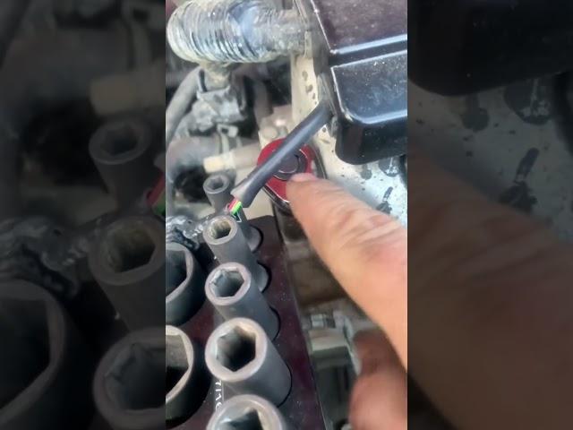 Got tight spaces? No Problem With This Gearless Ratchet! @Petecrosby87 #shorts