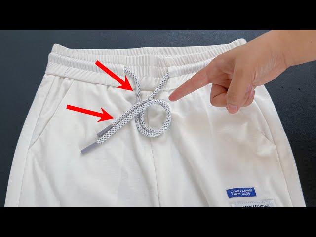 Many people don’t know that the two ropes on the trousers should be tied in this way to be correct