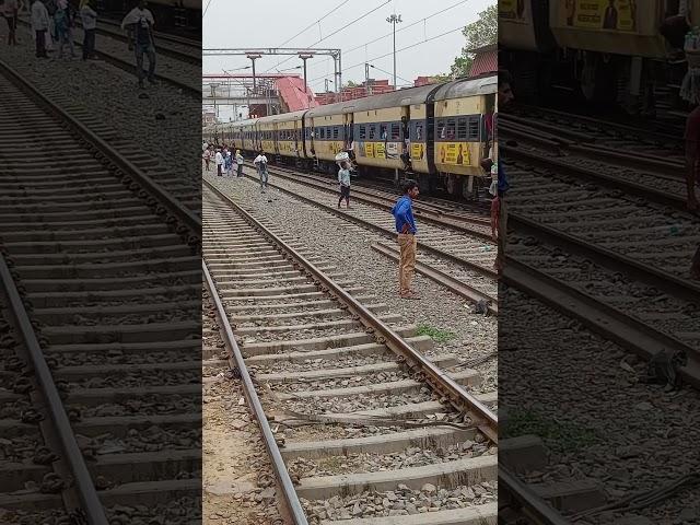 #shilpi#raj#song#shortvideo #trainvideo #railwaystation #jehanabad #whatsappstatus