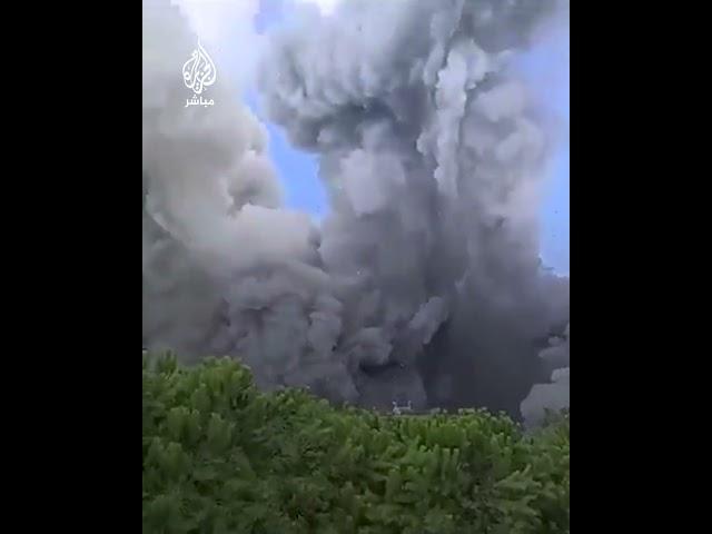 لحظات توثق انفجارًا عنيفًا جراء قـصـ.ـف إسرائيلي على جنوب لبنان