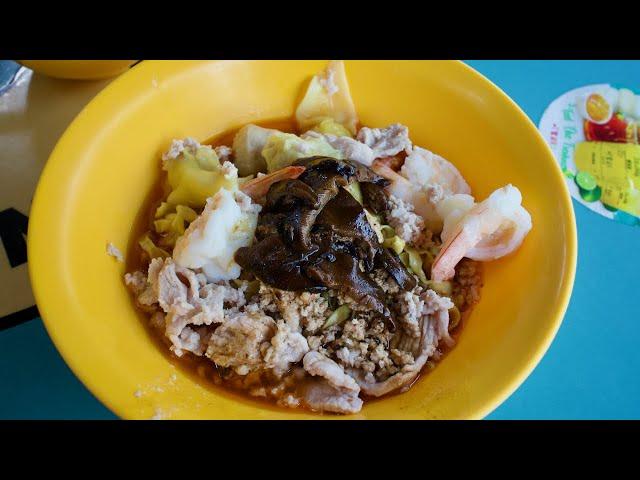 How BAK CHOR MEE (minced meat noodles/肉脞面) is cooked (Tiong Bahru, Singapore street food)