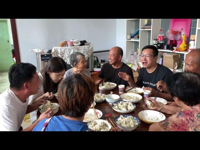 倔媳妇去姥姥家吃饺子，姥姥话语间流露出对华强饭量的“嫌弃”