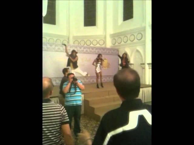 Performance by Raz