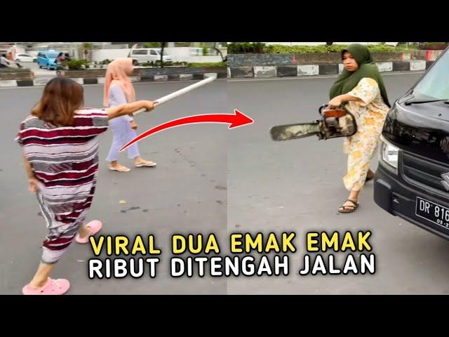 AKSI LUCU DUA IBU IBU GEGERKAN JALAN RAYA !! Funny Comedy Videos