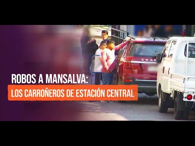 Reportajes T13: Así operan "Los Carroñeros" de Estación Central