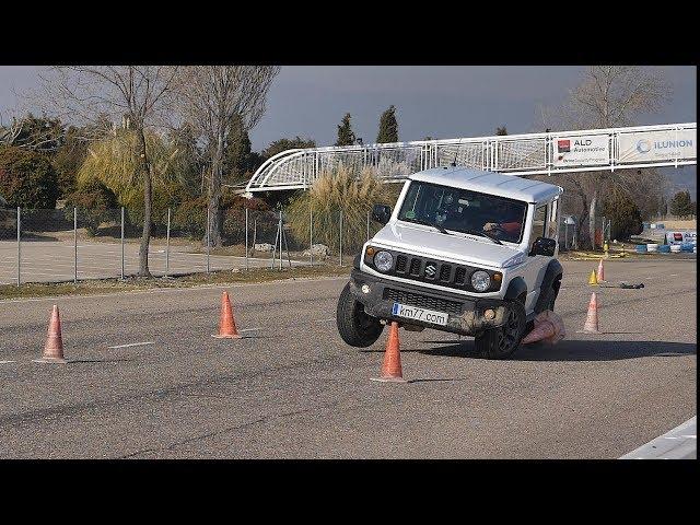 Suzuki Jimny 2019 - Maniobra de esquiva (moose test) y eslalon | km77.com