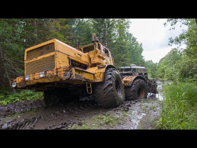 Кировец в работе. Засадили трактора в грязи.