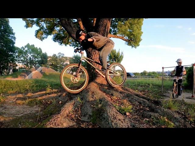 CHAINLESS TRIALS 公園ライド