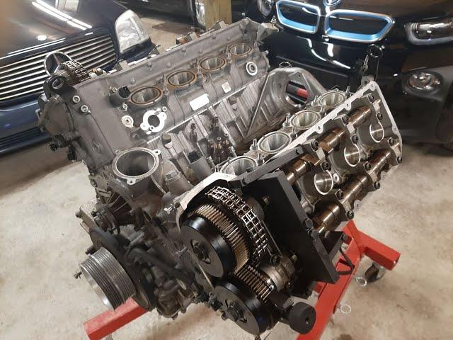 BMW M3 S65 V8 Motor Neuaufbau Pleuellagerschaden Motorschaden Zylinderköpfe abbauen Vanos 1. Teil