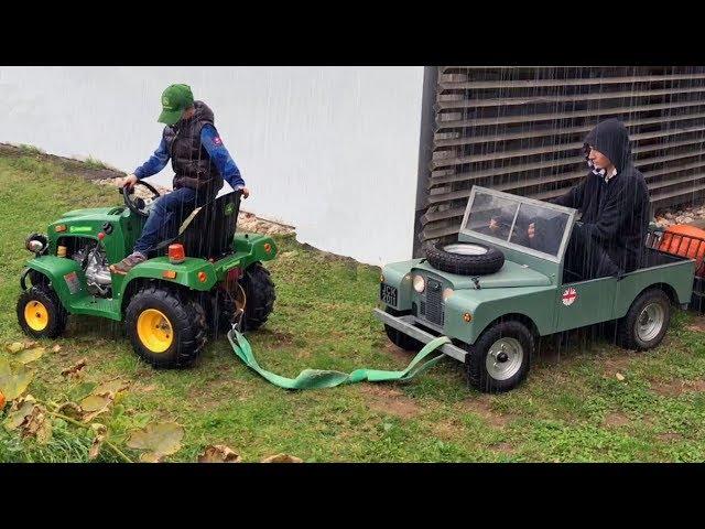 Children LAND ROVER  Kinder TRAKTOR  Happy HALLOWEEN!