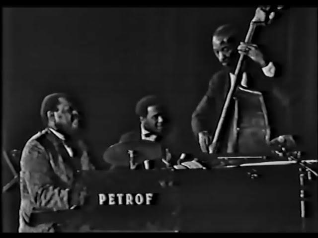 Oscar Peterson, Sam Jones, Bobby Durham - live in Rome 1969 - Satin Doll