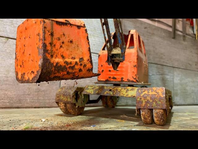 Restoration of a Large and Very Rusty toy excavator. I was Amazed by the Result!!!