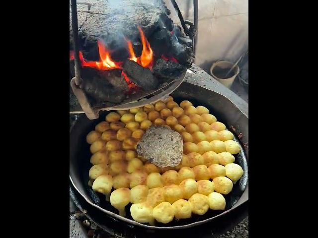 Traditional Chinese-style mini cakes made using ancient methods are making a comeback#AncientFlavors