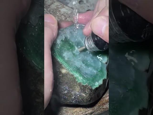 今日原石鑒賞~~#天然珠宝#缅甸矿区翡翠#天然翡翠 #缅甸翡翠#翡翠玉石 #缅甸天然翡翠  #翡翠 #crystals  #jade  #gemstone