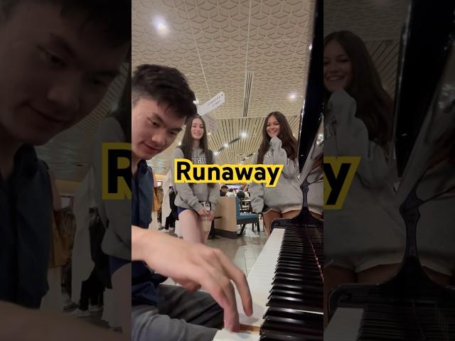 I played runaway in the mall #piano #publicpiano #runaway #kanyewest