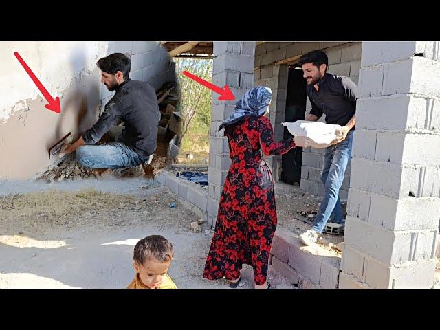 A family and a dream of building a house from zero to one hundred in the heart of nature ‍‍‍