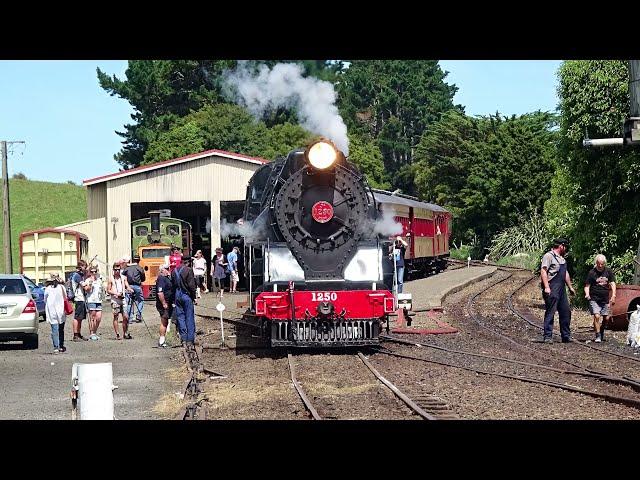 New Zealand Road Trip - Auckland Part 2 - Trains, Boats & Planes - MOTAT, Glenbrook Vintage Railway.