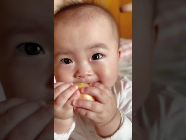 "Adorable Baby Yiyi Trying to Chew Fruit with No Teeth!  #cutebaby #babylove #babyvideos