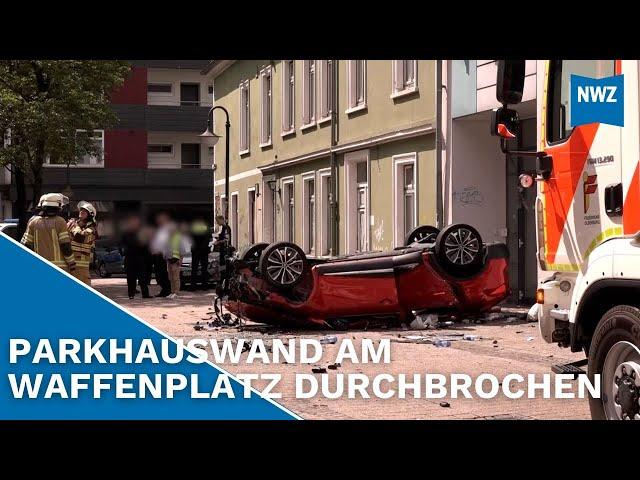 Auto stürzt aus Parkhaus in Oldenburg – Fahrerin stirbt