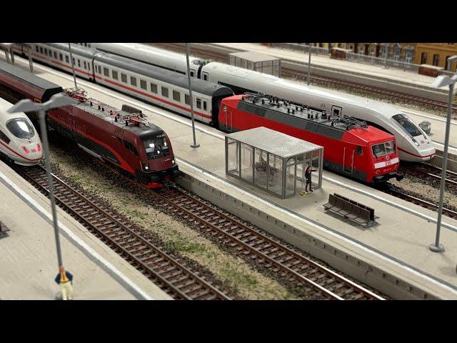 Modelleisenbahn H0 - XL Fahrvideo Oktober 2024 - Sandra und Michael in ROSNA !!