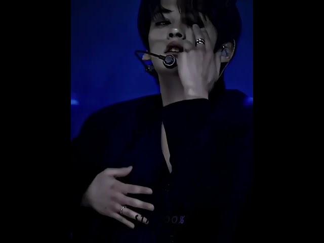 Lee know is most hotter than auntie lina 🫣 #skz #leeknow #leeminho #kpop #straykids
