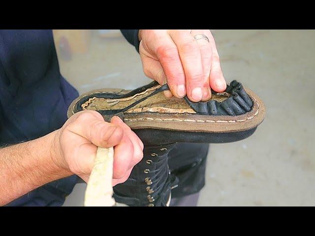 Production of handmade ladies' boots - Leather ankle boot