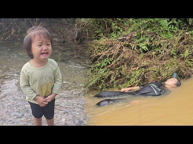 little girl looking for mother swept away by flood