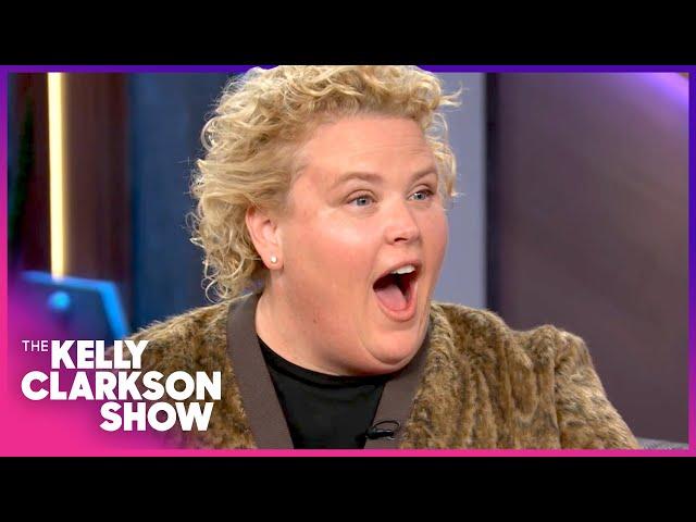 Kelly Clarkson Surprises Fortune Feimster For 10th Interview!