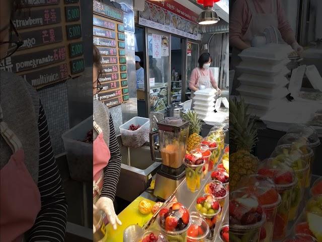 Fresh Fruit Juice in Gwang Jang Market  - Korean Street Food #shortsvideo