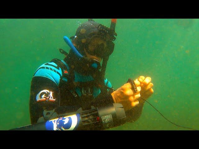 Diver's use Metal Detectors to Find Valuable Jewellery Lost Deep in the OCEAN