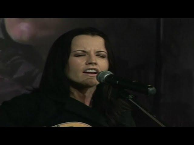 Cranberries lead singer Dolores O'Riordan dies at 46