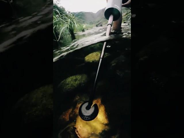 This light can be extended, waterproof, can used underwater, can be recharged, and is easy to carry