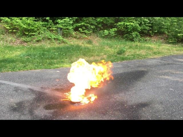 Why you should never put water on a Class B Fire | Water vs. Dry Chemical on Gasoline Fire