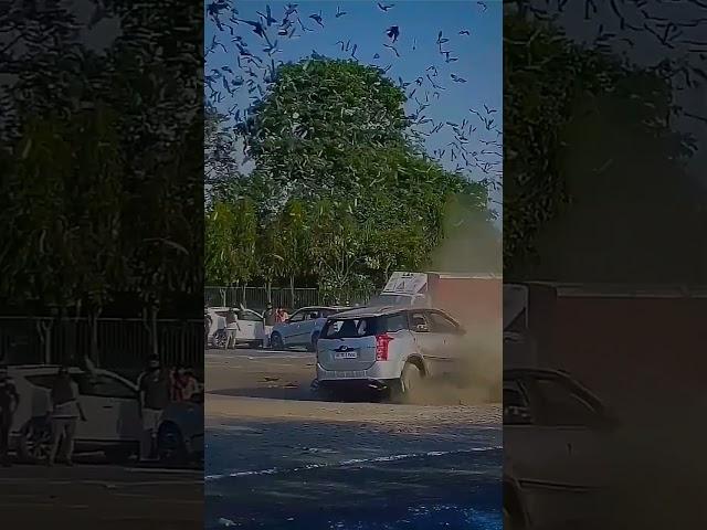 Mahindra XUV500 accident #viralvideo
