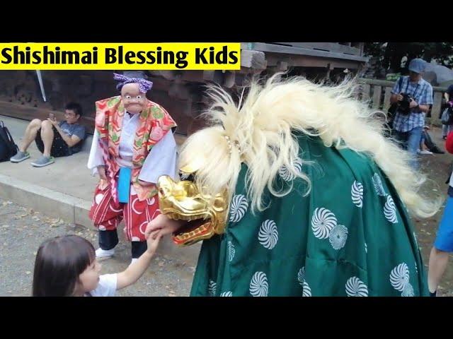 Kids getting blessings from Shishimai - Japanese Lion | Tokyo