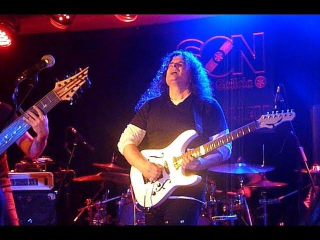 Vinnie Moore - "Riding High" with fantastic jam - December 1, 2018