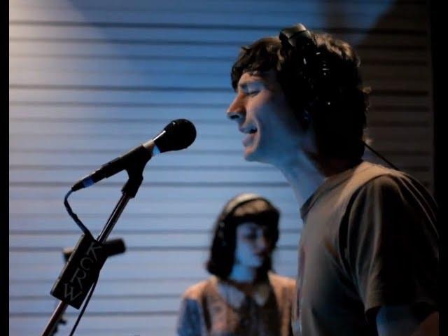 Gotye performing "Somebody That I Used To Know" Live on KCRW