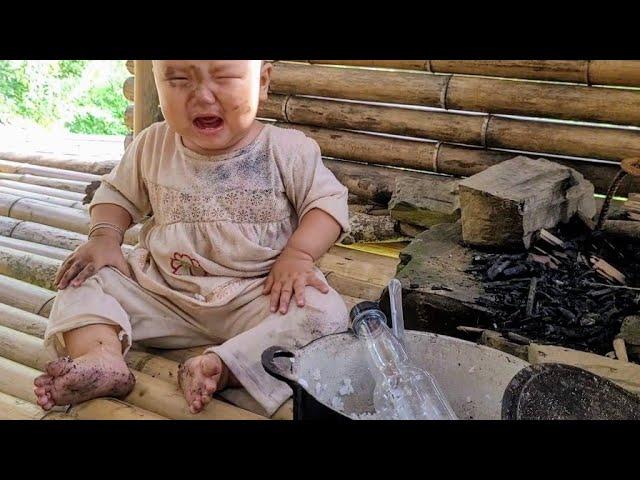 Single mother,make medicine Mary was playing around in the kitchen and dirty all the rice in the pot