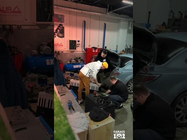 Установка и подключение сабвуфера в студии #garage_102 #автозвук #shortvideo #caraudio #таймлапс
