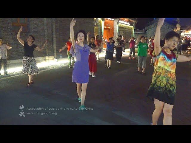 Women dancing the streets in the evenings - China Now