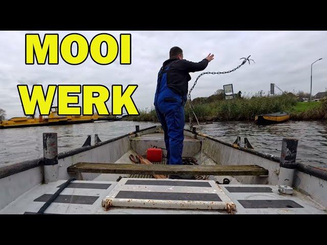 Twee ankers zoeken met een roeiboot en een dreg.