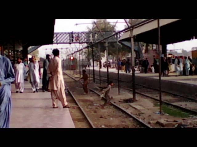 HBU-20 8082 with Khushal Khan Khattak Express arriving at Jacobabad Jn.