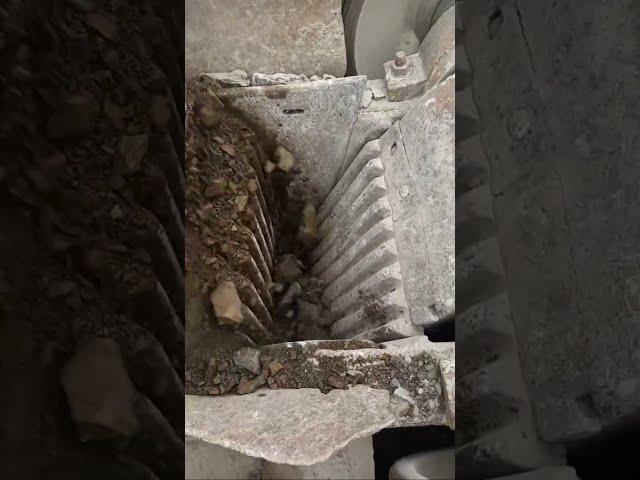 BREAKING STONE CRUSHING! jaw machine