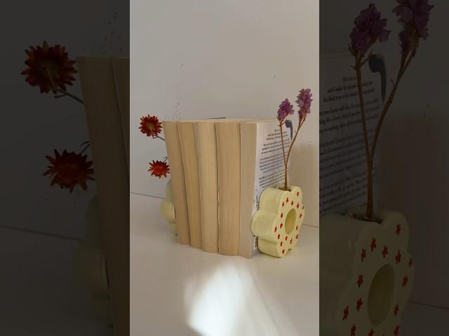 DIY bookends that hold your books AND your flowers 