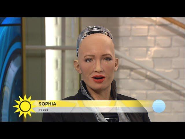 Träffa roboten Sophia: ”Jag tror hon sa: Jag älskar Sverige” - Nyhetsmorgon (TV4)