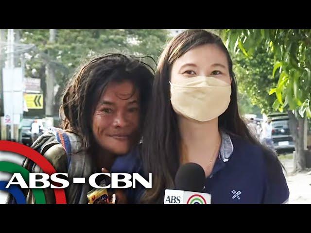 VIRAL: ABS-CBN reporter niyakap ng palaboy habang nag-uulat | ABS-CBN News