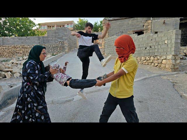 Zahra is being harassed again by her mother-in-law's people
