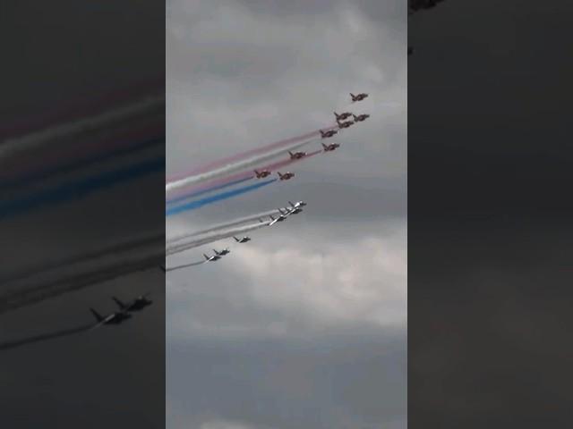 【世界No.2と3の共演！】イギリス空軍レッドアローズとフランス空軍パトルイユ·ド·フランス合同編隊の貴重映像。RAF Red Arrows & French Patrouille de France