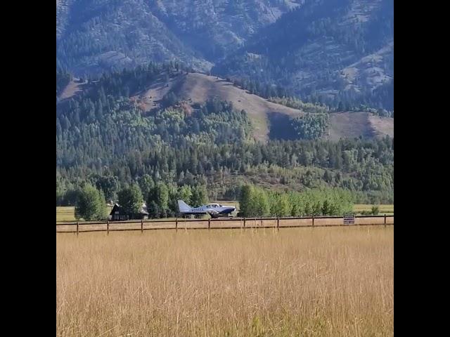 #wyoming stuff | #Cirrus #SR22 #landing  #mountains