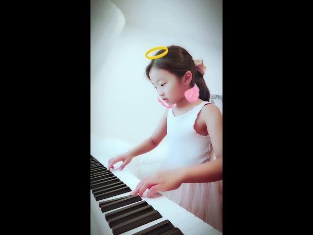Shalynn Choi age 7 after 7 months of piano lesson - BACH March no.5 in D Major